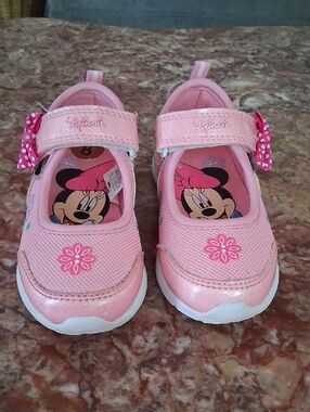 SIZE 8 DISNEY JUNIOR MINNIE LIGHT UP GIRL'S SNEAKER